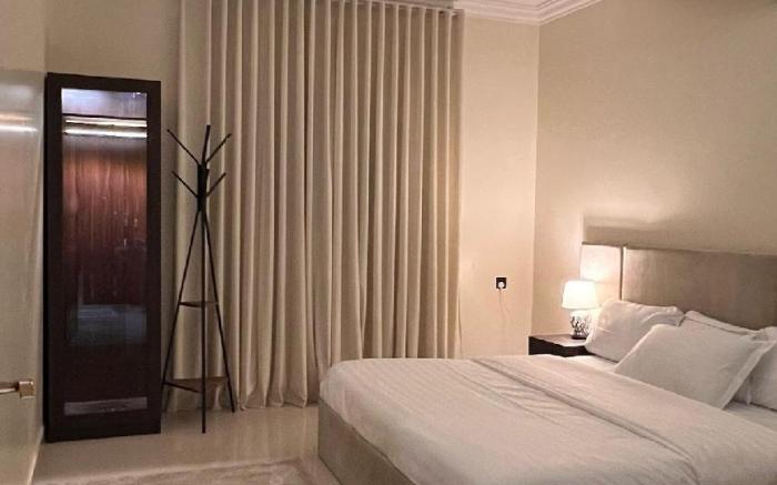 Elegant apartment with a hall, bedroom and kitchen