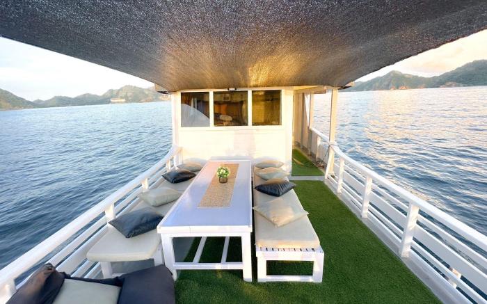 Komodo Boat Island boat Trip