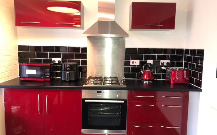 Great Location & Spacious Clean House in Sheffield