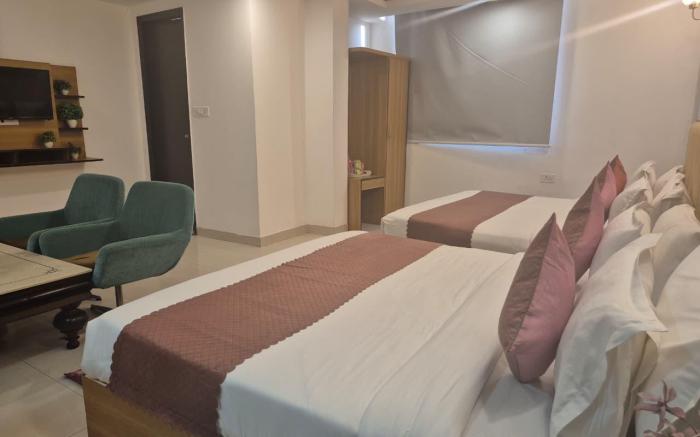 Hotel Empire Suites Near Delhi Airport