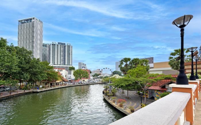 Sunday Near Jonker Street