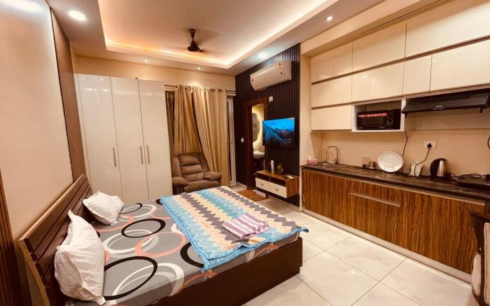 Elegant Studio in Central Noida