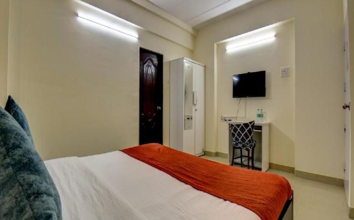 BKC Corporate Serviced APT with Bedroom & free B/f