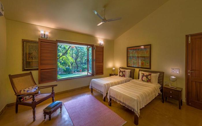 SaffronStays Laguna: 4BR pool villa, Alibaug