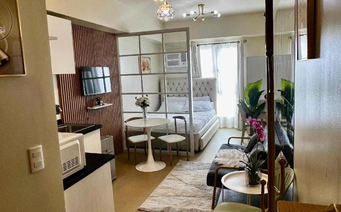 Mid-Century Modern Studio-Avida Towers Abreeza