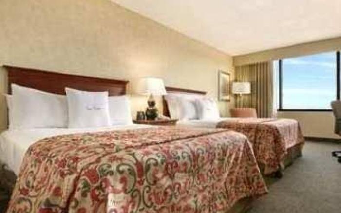 DoubleTree by Hilton Kansas City - Overland Park
