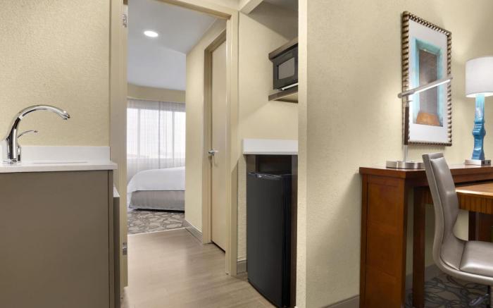 Embassy Suites by Hilton San Antonio Airport