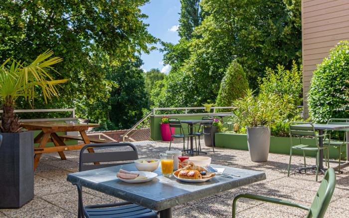 B&B HOTEL Chartres Centre Cathedrale 3 etoiles