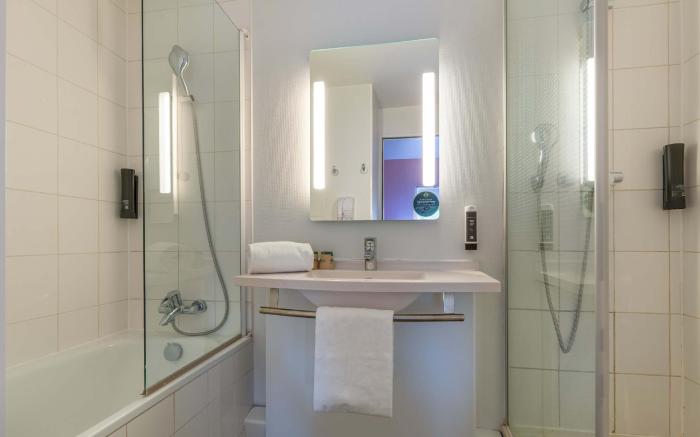 B&B HOTEL Chartres Centre Cathedrale 3 etoiles