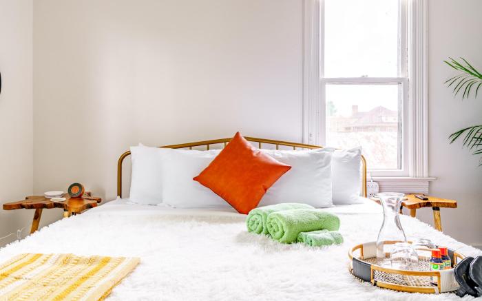 PRIME Location – CLEAN – Top Rated - Parking Free