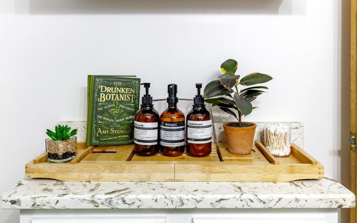 Top Rated - Free Parking - PRIME Location - CLEAN