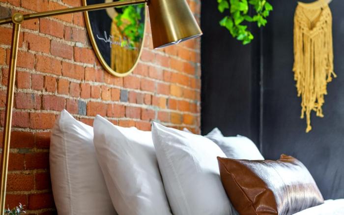 Top Rated - Free Parking - PRIME Location - CLEAN