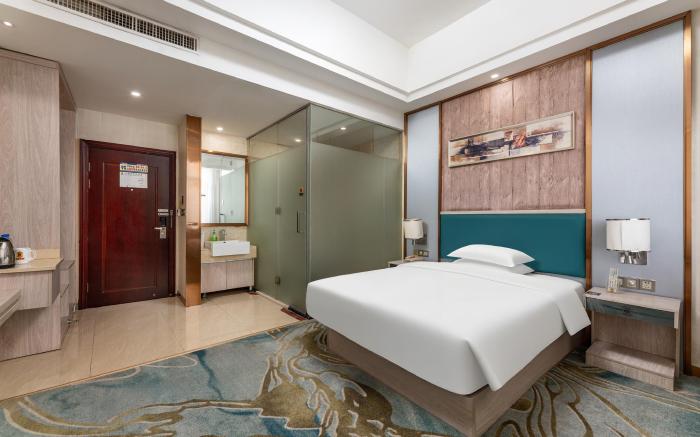 Raccoon international airport hotel & free shuttle