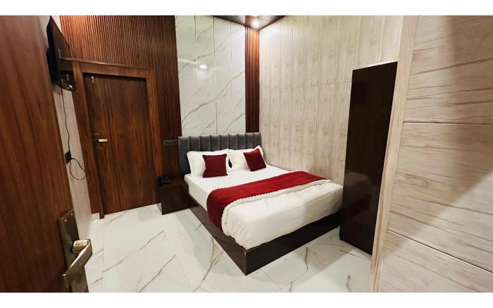 Sri Viswanath Retreat near Kashi Viswanath mandir