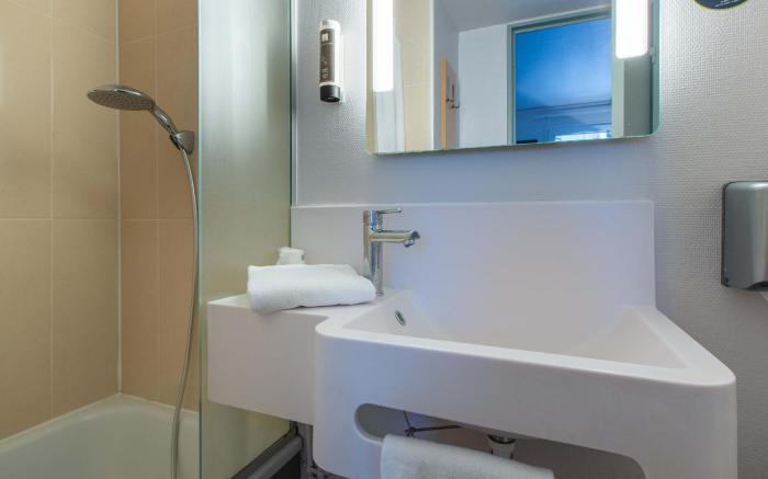 B&B HOTEL CHATEAUROUX Aeroport