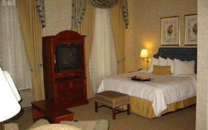Hampton Inn & Suites Rockville Centre - NY Hotel