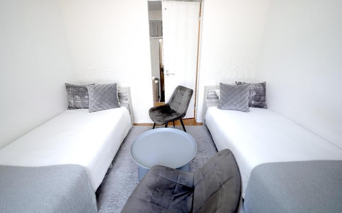 Close to Shinjuku![5th] Twin beds,Projector!