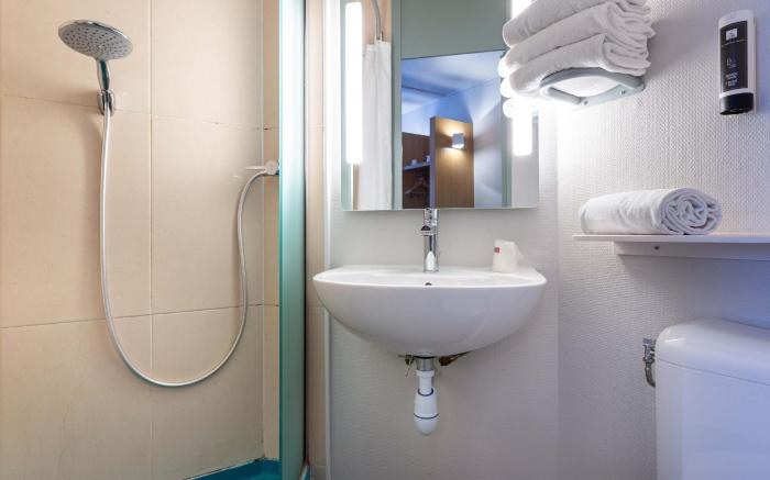 B&B HOTEL CHARTRES Le Coudray