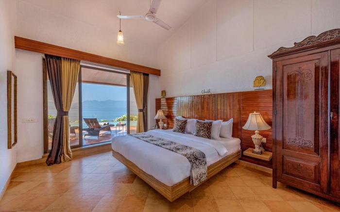 SaffronStays Shambhala Lakeside 3BHK Infinity Pool