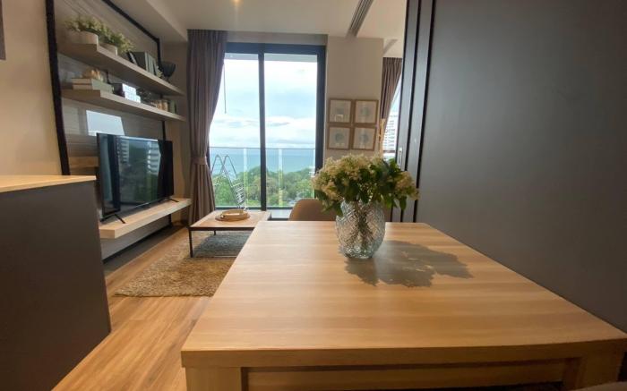 Pattayas Top Sea View Luxury Escape