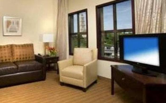 Embassy Suites by Hilton Alexandria Old Town