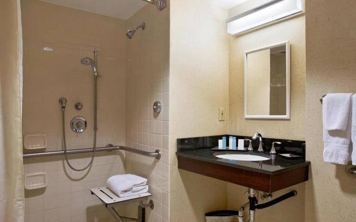 Hilton San Diego Airport Harbor Island Hotel