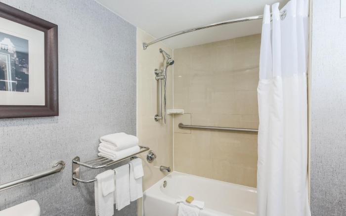 DoubleTree by Hilton Austin-University Area