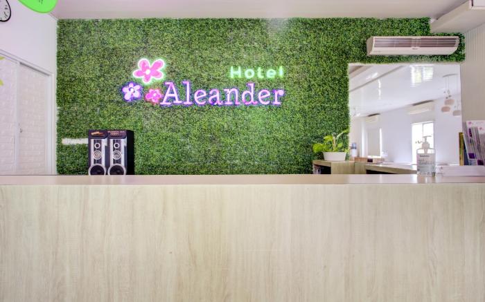 Capital O 94792 Aleander Hotel