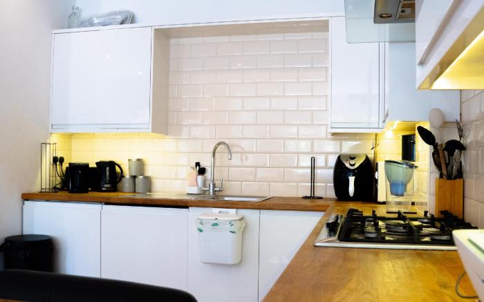 Cleave House - Stylish  Chic 3 Bed House mins from Central London