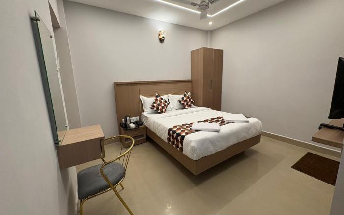 Hotel Royal Inn Near US Consulate, Apollo Hospitals