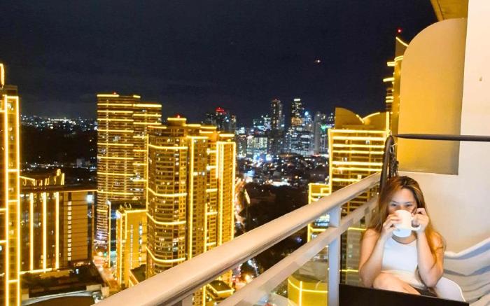 Rockwell View at Aqua | City Lights, Pool & Gym