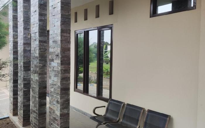 Guesthouse Right in front of uin, near the Toll.