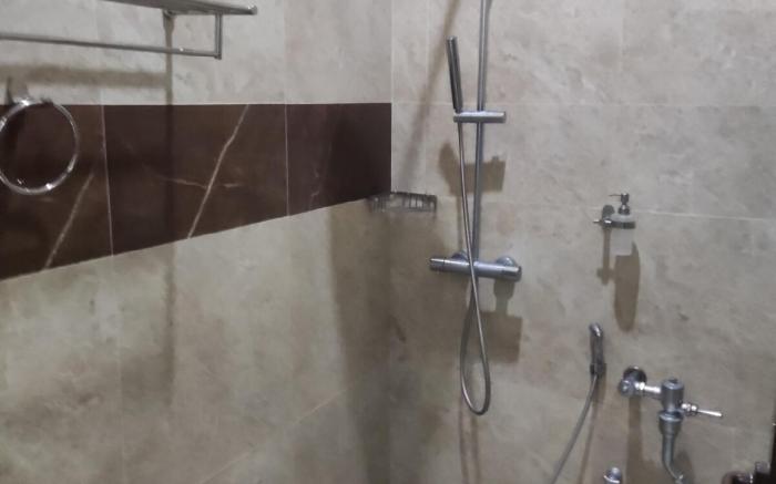 Guesthouse Right in front of uin, near the Toll.