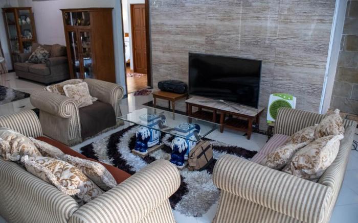 Villa Osha, 7 Bedroom Villa In Central Yogyakarta