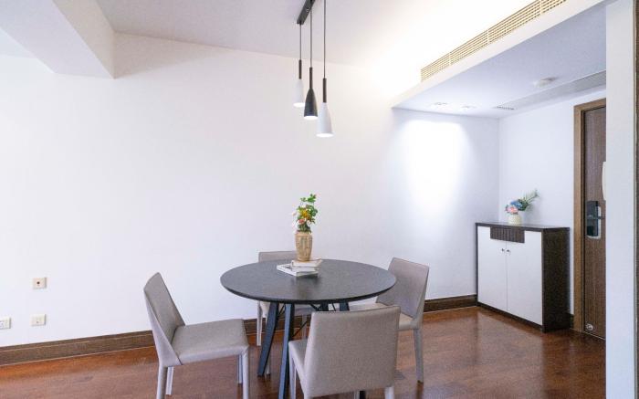 Tyms Premium 1BR 1 Living Apartment Steps 