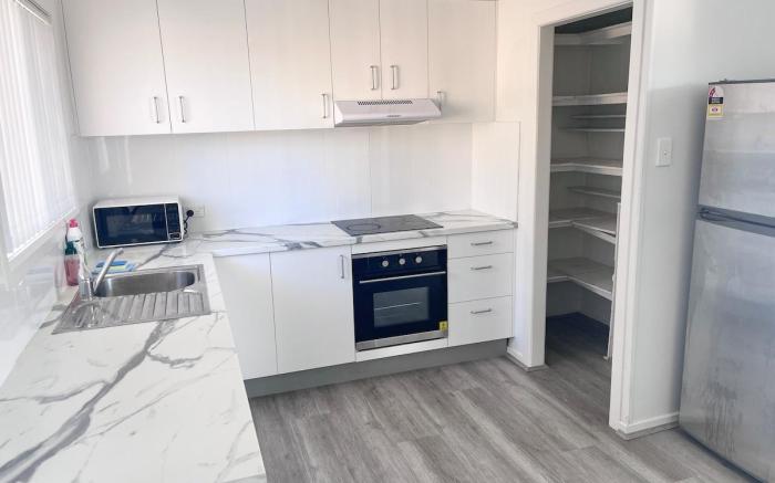 Sunrise Apt 2 · 3BR Family Stay Balcony +Pool View