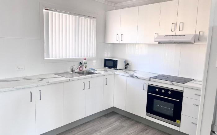 Sunrise Apt 2 · 3BR Family Stay Balcony +Pool View