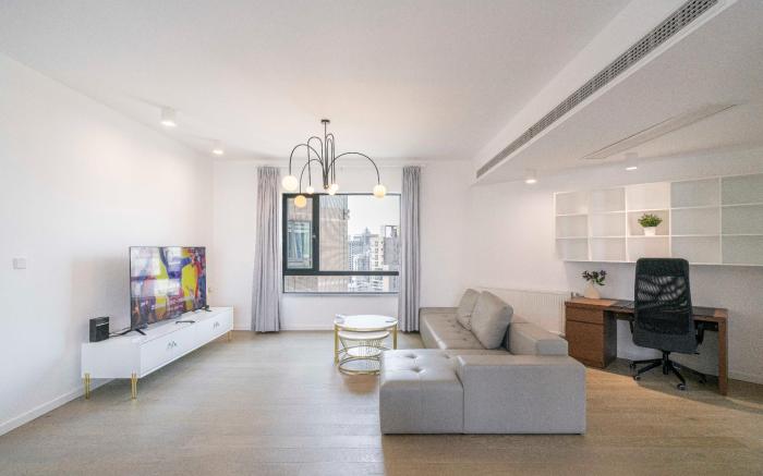 Tyms Elegant 4BR Family Residence in Xujiahui 