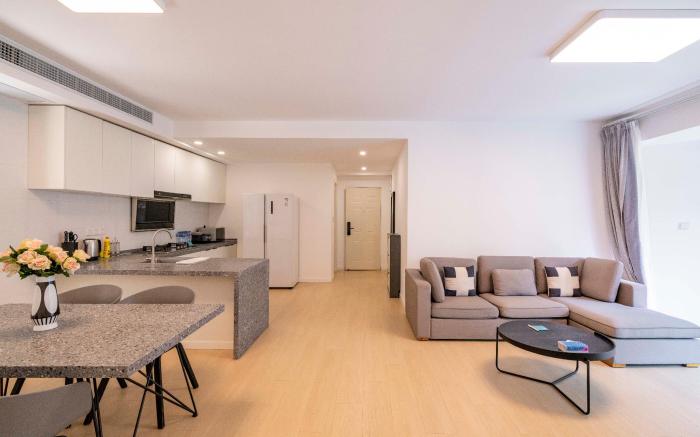 Tyms Modern 3 Bedroom 2 Bath Apartment in Xujiahui