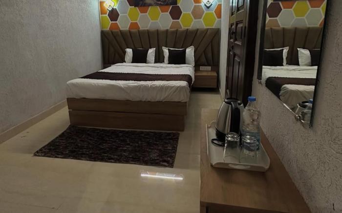 Wood yard villa 300mtrs from golden temple 