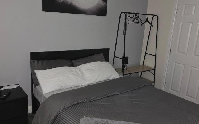 Cozy Ensuite Room in a Family Home, Rotherham