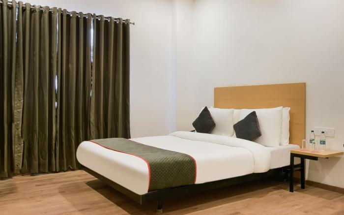 Townhouse The Awadh Airport Near Chaudhary Charan Singh International Airport