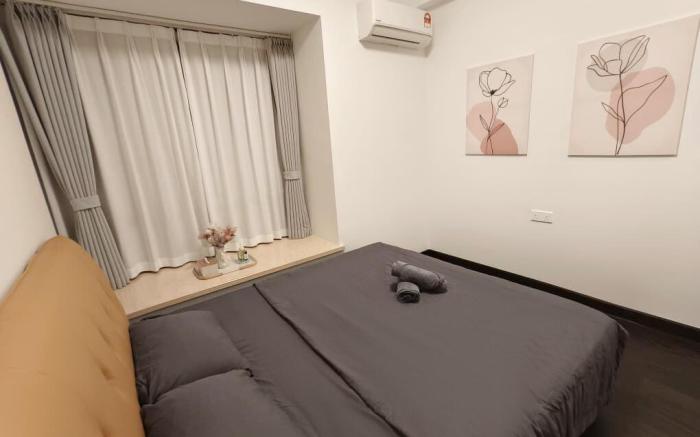 R&F Sea View 2BR New Luxury Design 1CP Netflx 5pax