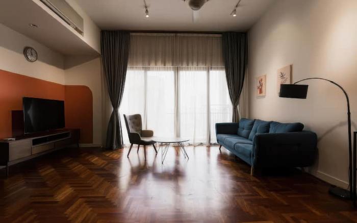 Twin Towers View The Mews