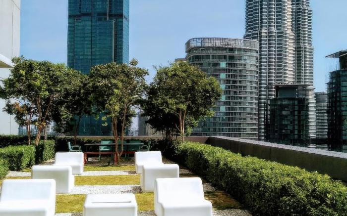 Twin Towers View The Mews