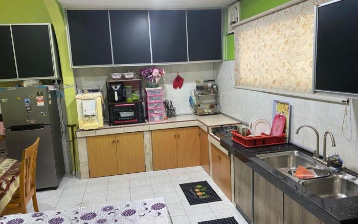 Anwar Kluang Homestay - Muslim Only