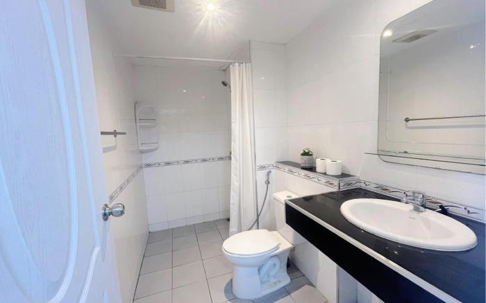 Bangsaray Beach Condo (B220) บางเสร่ บีช