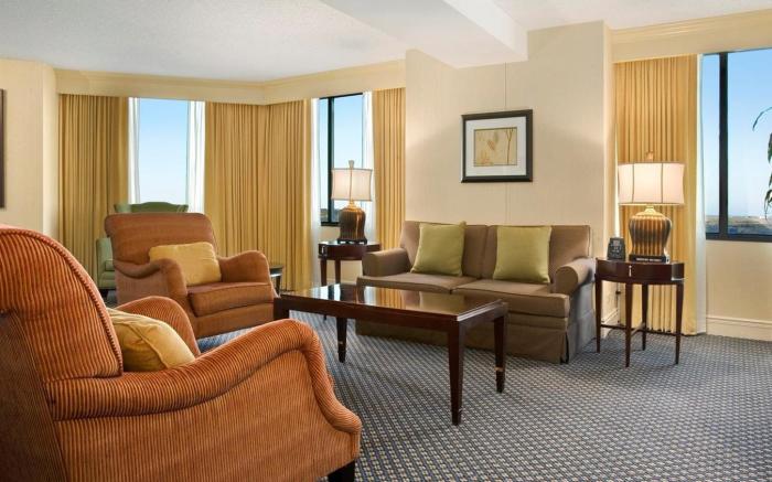 Hilton East Brunswick Hotel & Executive Meeting Center