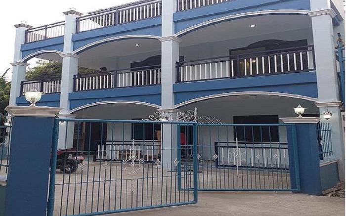Azulea Family Deluxe 1 * own CR, shower, AC, TV