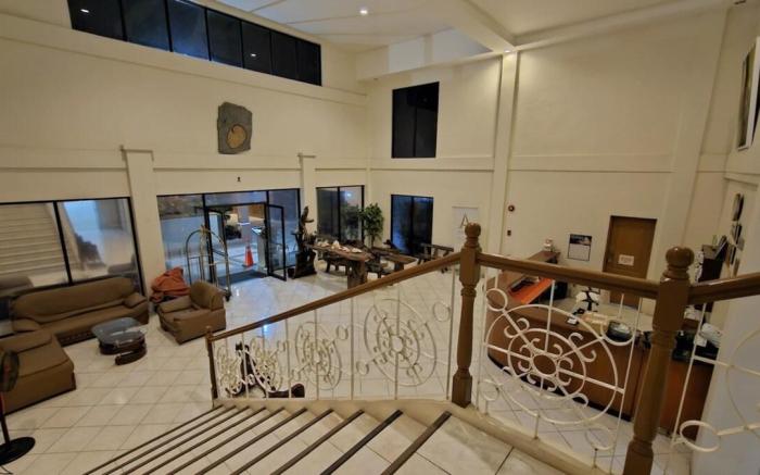 One (1) Bedroom Condo Unit with Free Pool Access